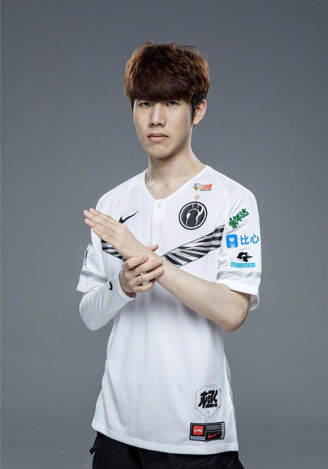 或无缘S13赛季！小狗Uzi直播发声，年龄问题是关键