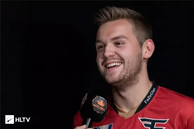 rookie 拯救了这个家庭！元神沙皇棋距离 Invictus Gaming 的好局仅一步之遥，夺回了一座城市